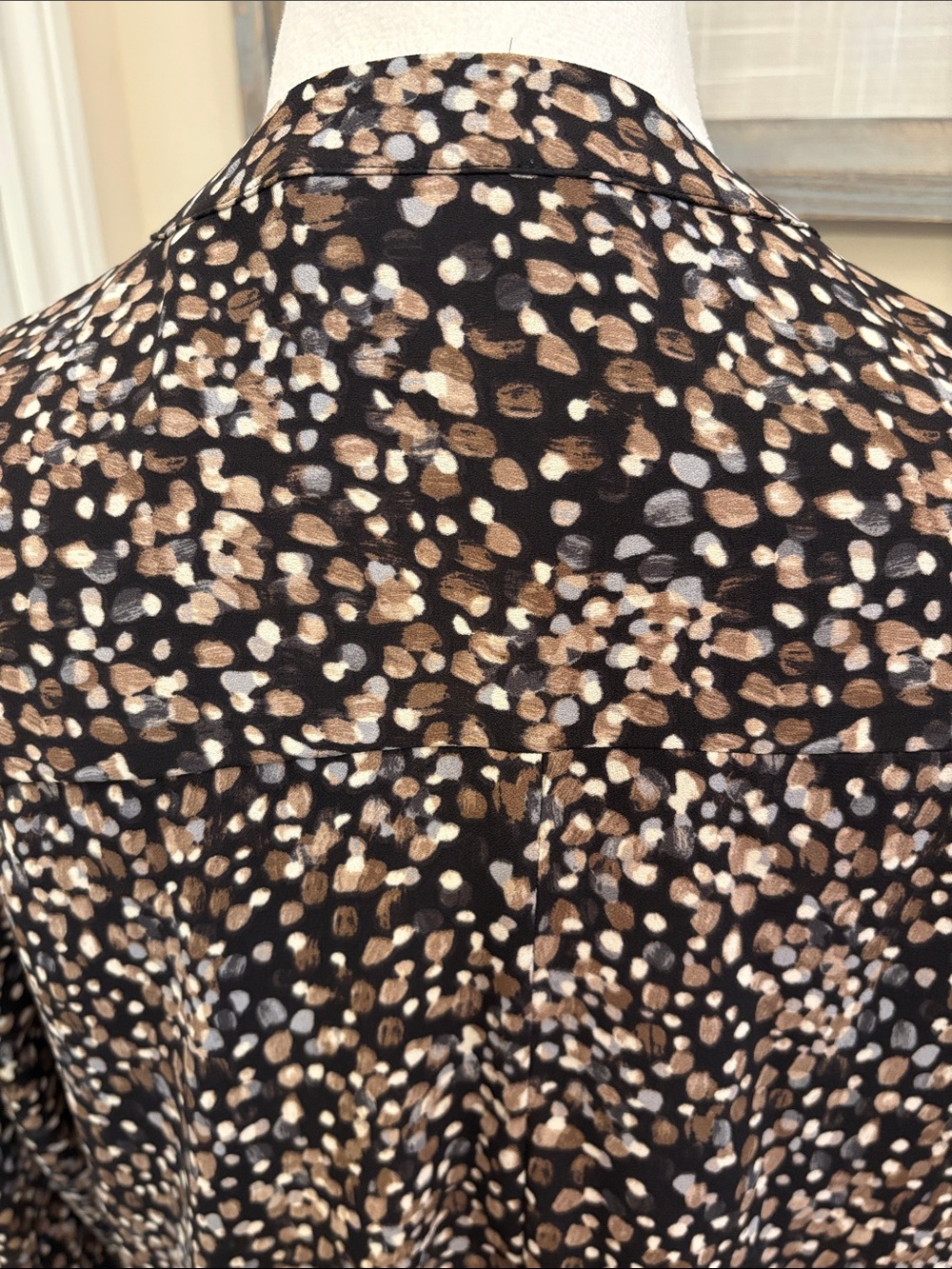 NWT Dana Buchman Split-Neck Blouse with Brown and Cream Dots Medium 3/4 sleeves - Picture 5 of 14